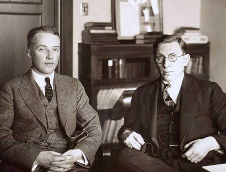 Frederick Banting ile Charles Best Toronto Üniversitesinde